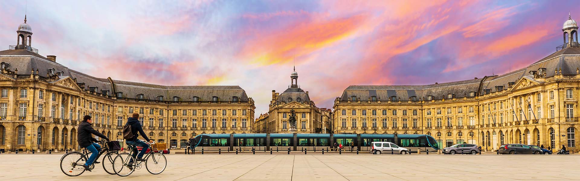 Quais de Bordeaux, favorisant les mobilités douces et la réduction de l’impact carbone.