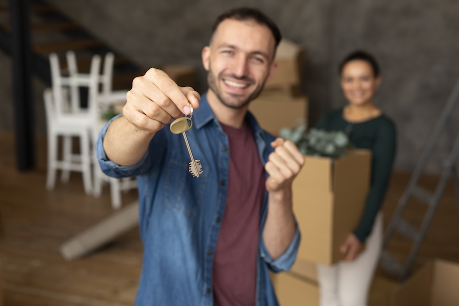 un jeune couple de primo accédant qui ont acheté leur premier logement neuf