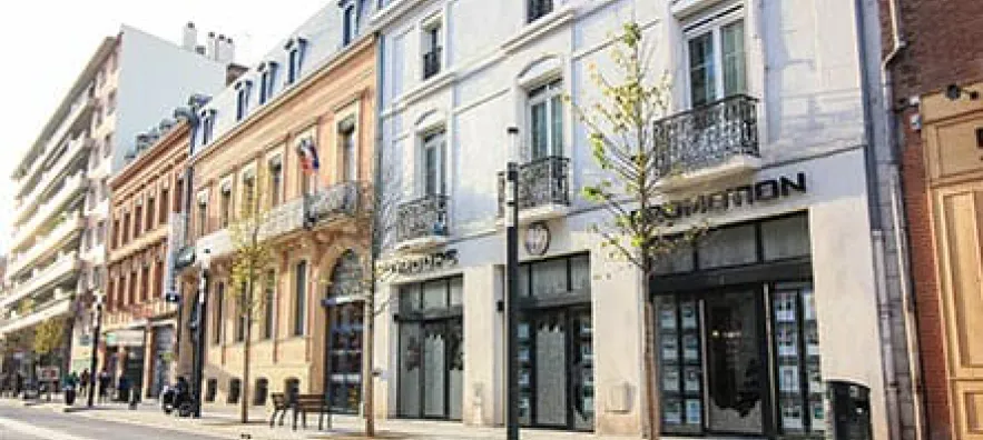 Photographie de la façade du siège social à Toulouse
