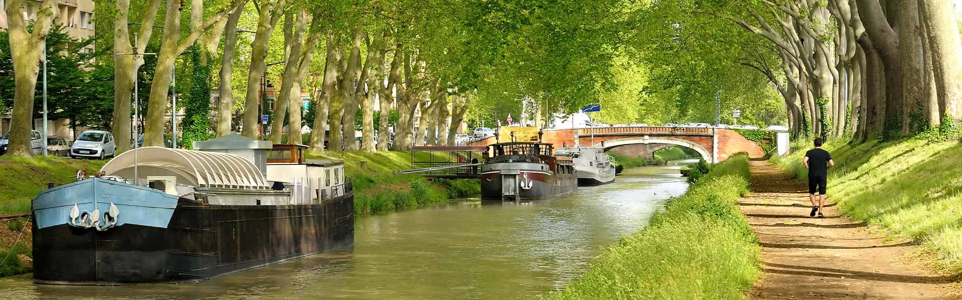 Vue sur le Canal du Midi avant le projet d’aménagement “Grand Parc Canal”.