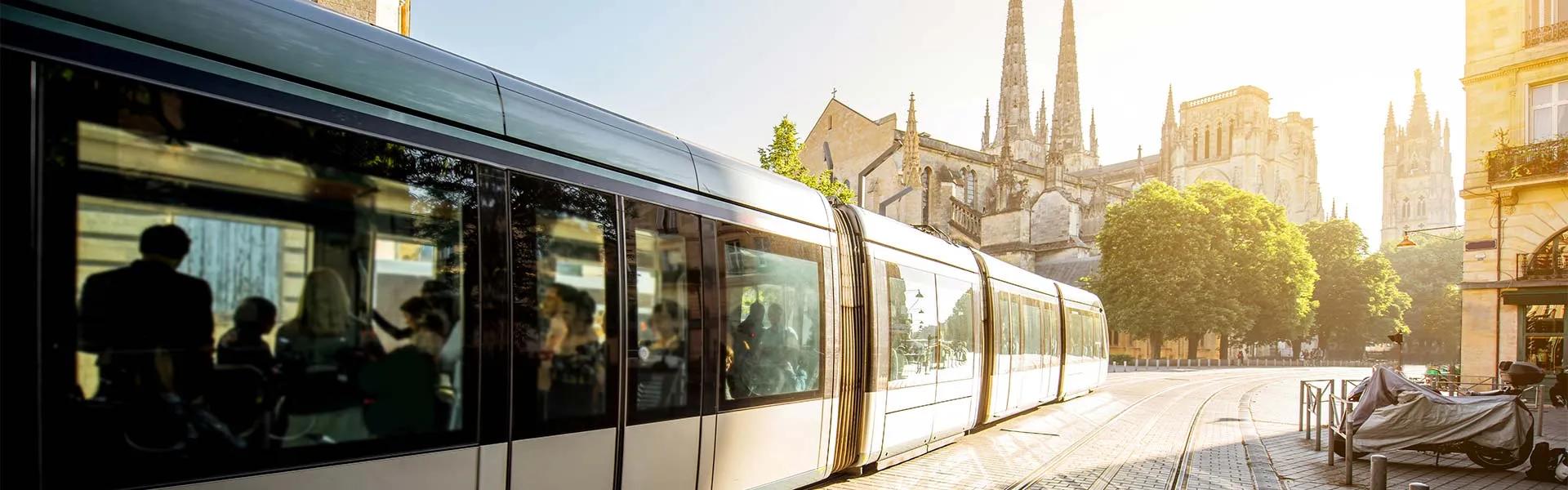 Tramway ligne A à Bordeaux hôtel de ville, cathédrale Saint-André