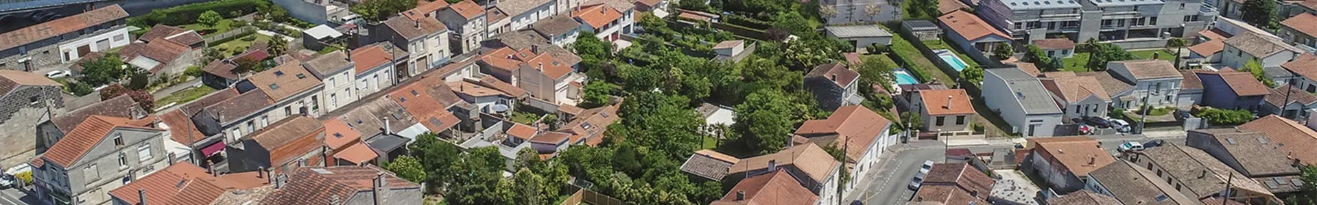 Vue aérienne du quartier autour de la résidence L'Écrin d'Achillée