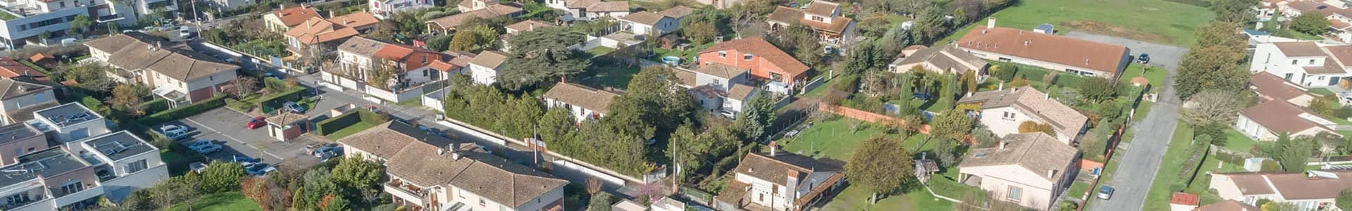 Vue aérienne du quartier autour de la résidence L'Éclat des Violettes