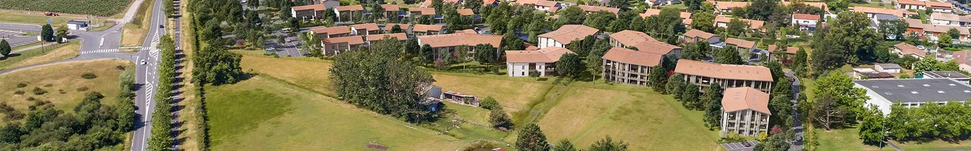 Vue aérienne du quartier autour de la résidence Les Jardins de Margaux